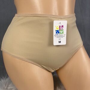 New EBW Essential Bodywear Size Medium Nicole Smooth Brief Panty Beige